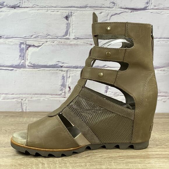 Sorel Brown and Tan Sandals with Gladiator-Inspired Design - Picture 7 of 9